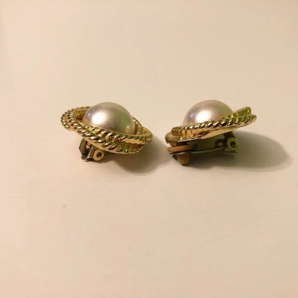 Lot of  2 Clip On Earrings Pearl Style Costume Jewelry - Picture 3 of 12